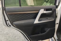 Toyota Land Cruiser 200 - 7