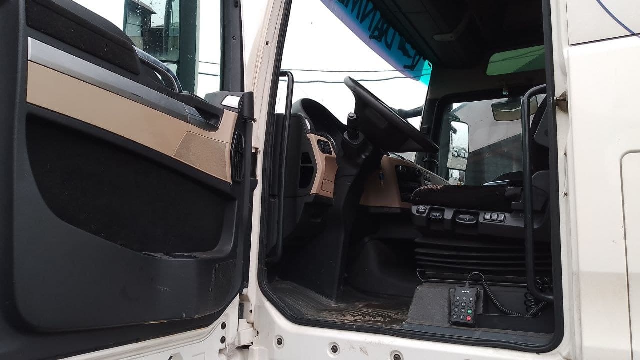 MAN TGX 6x2-2 Седельный тягач - 7