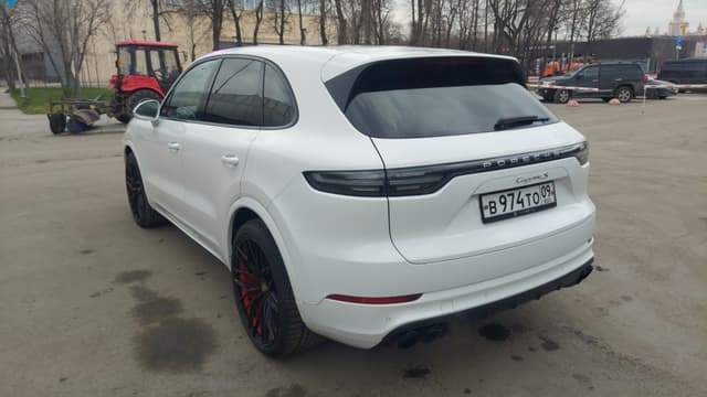 Porsche Cayenne - 4
