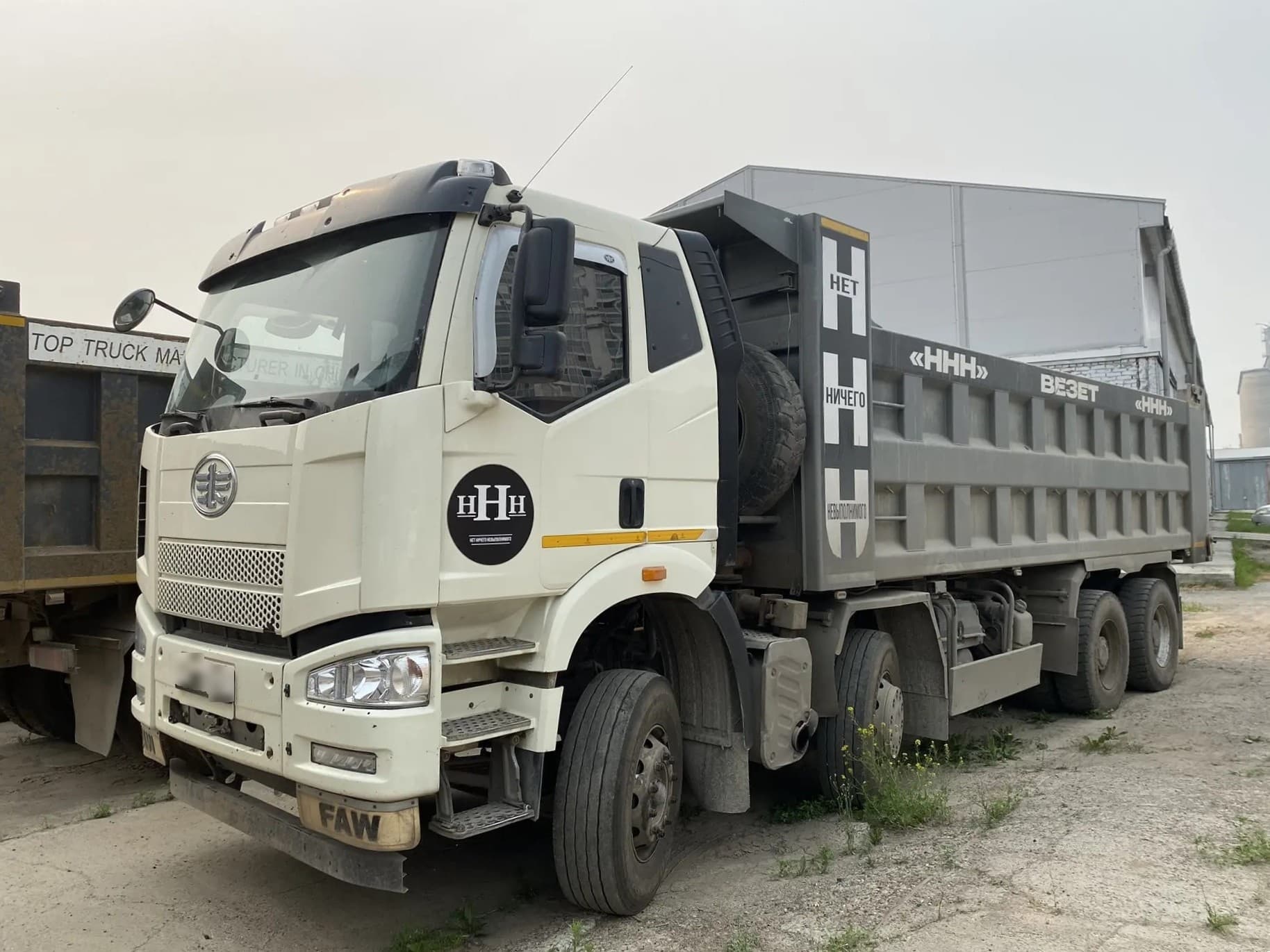 FAW J6 8x4 Самосвал - 1