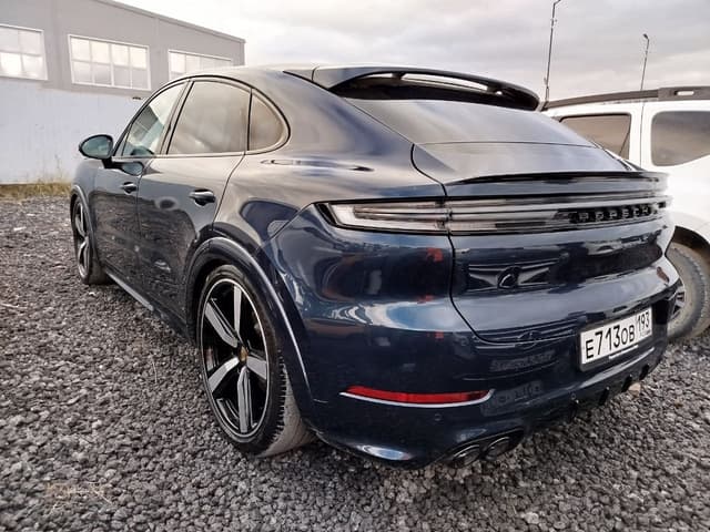 Porsche Cayenne - 4
