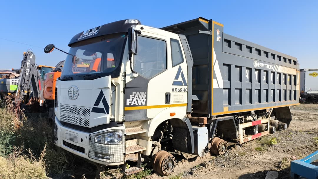 FAW CA 3310 8x4 Самосвал - 1