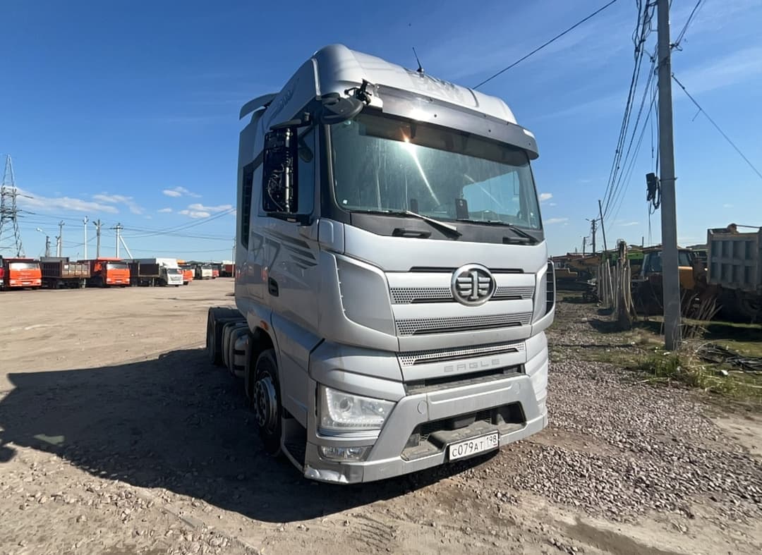 FAW J7 4x2 Седельный тягач - 2