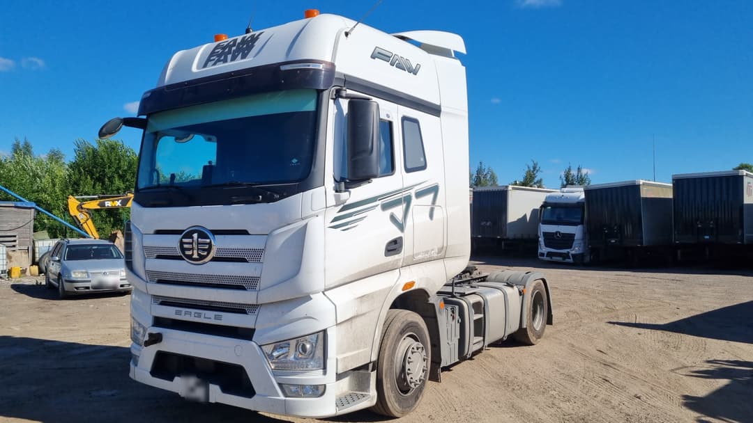 FAW J7 4x2 Седельный тягач - 1