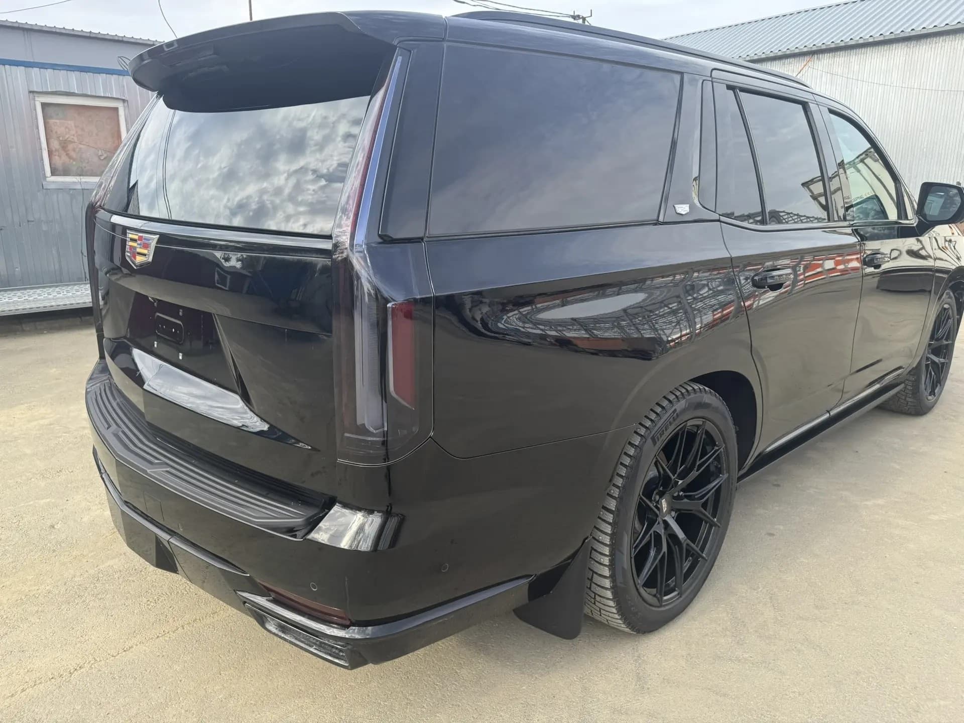Cadillac Escalade - 3