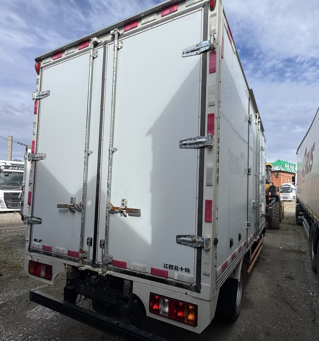 ISUZU ELF 4.5 (EC7) 4x2 Изотермический/рефрижератор - 3