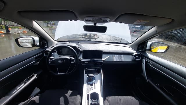 Geely Coolray - 5