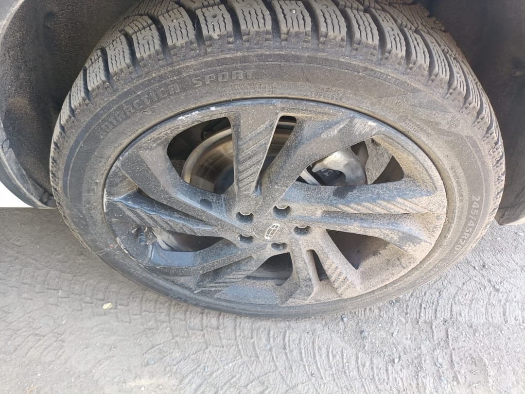 Geely Monjaro - 10