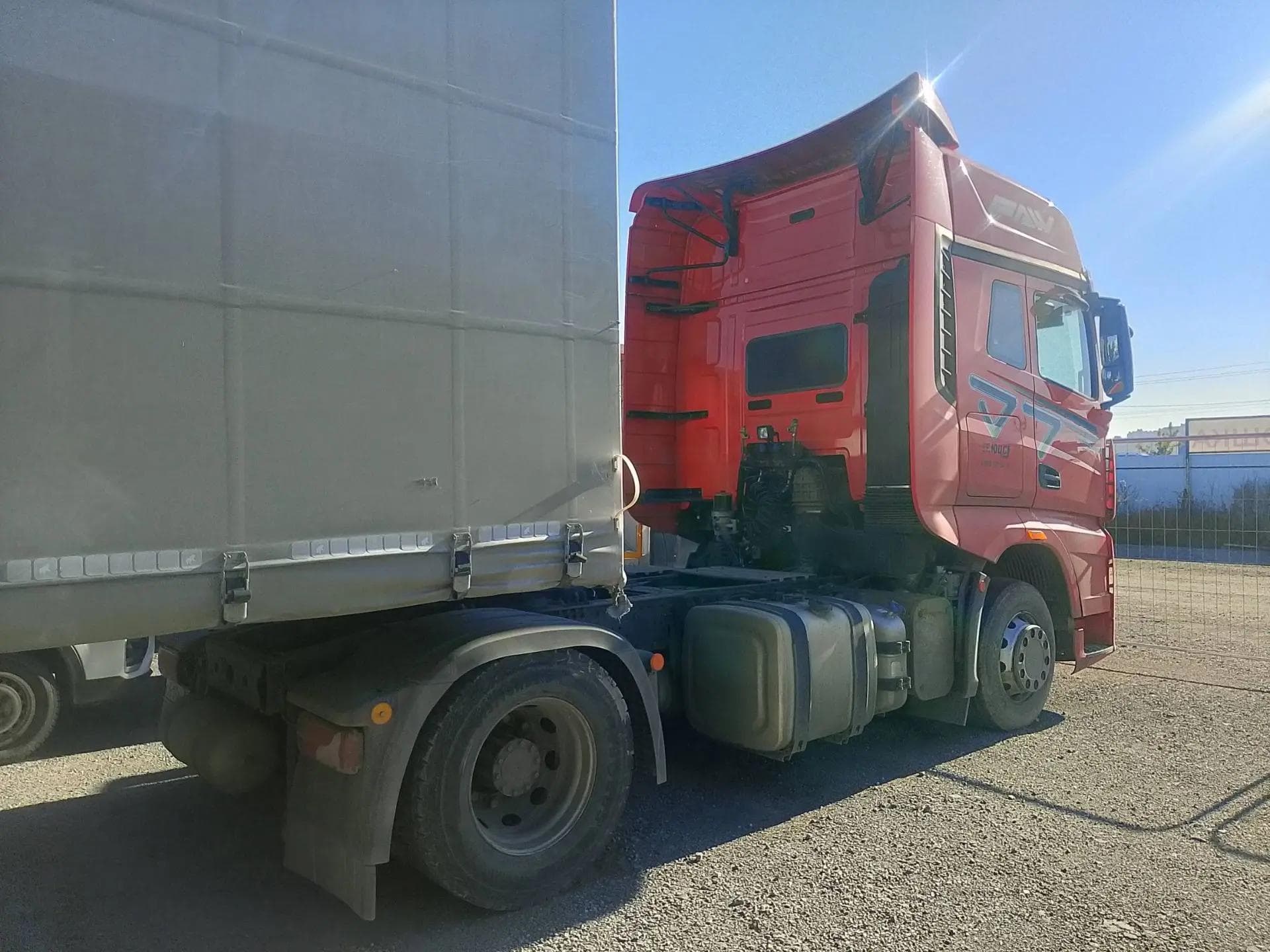 FAW J7 4x2 Седельный тягач - 3
