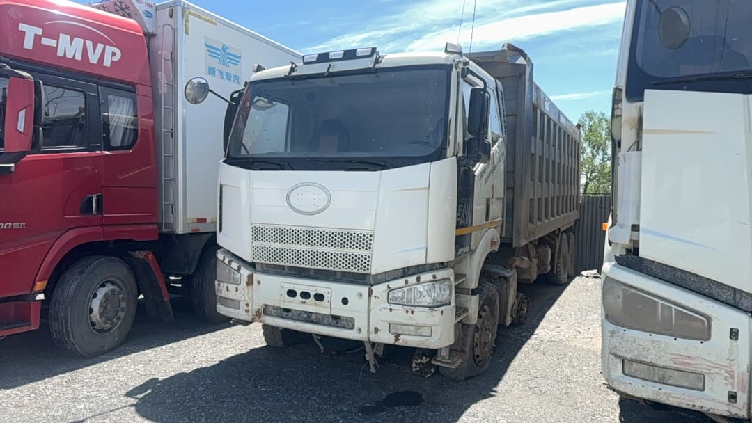 FAW CA 3310 8x4 Самосвал - 1