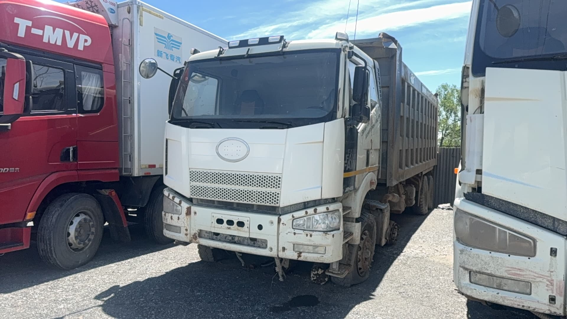 FAW CA 3310 8x4 Самосвал - 1