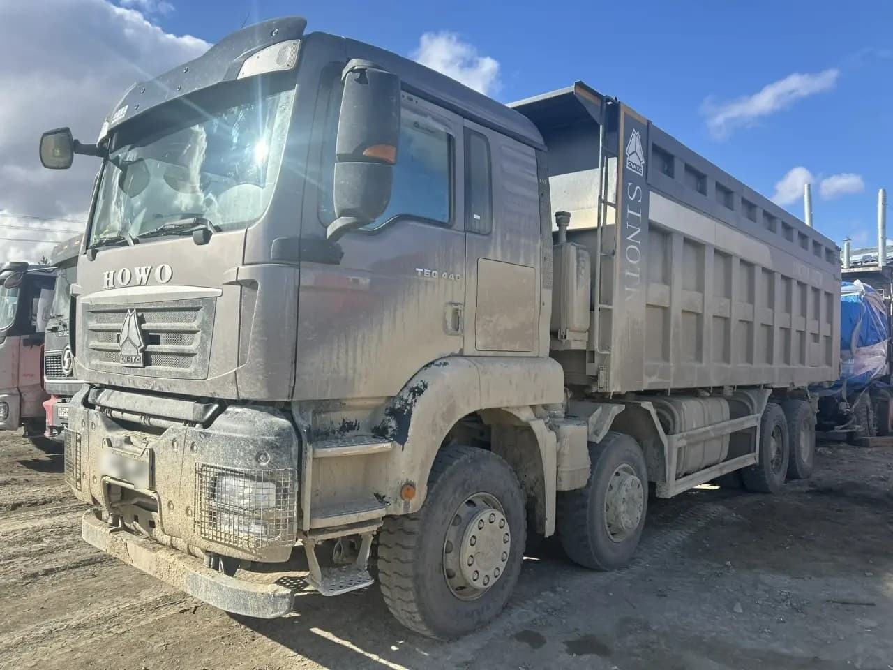 Howo ZZ* 8x4 Самосвал - 1