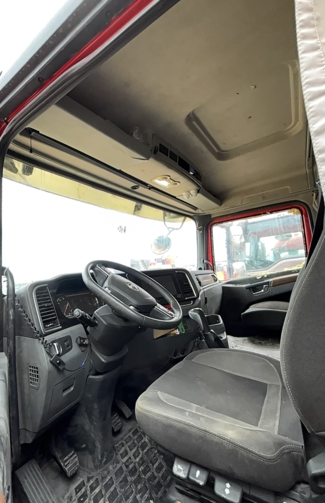 Shacman (Shaanxi) SX* 8x4 Самосвал - 6