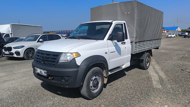 UAZ Profi - 1