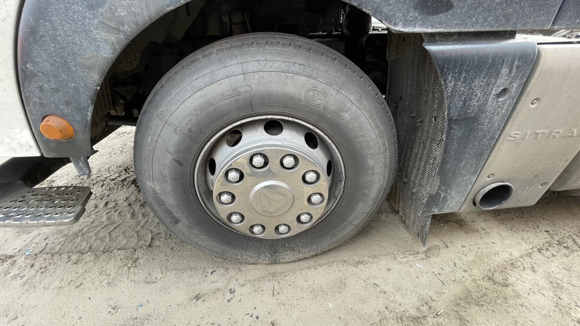 Sitrak C7H 6x4 Седельный тягач - 9