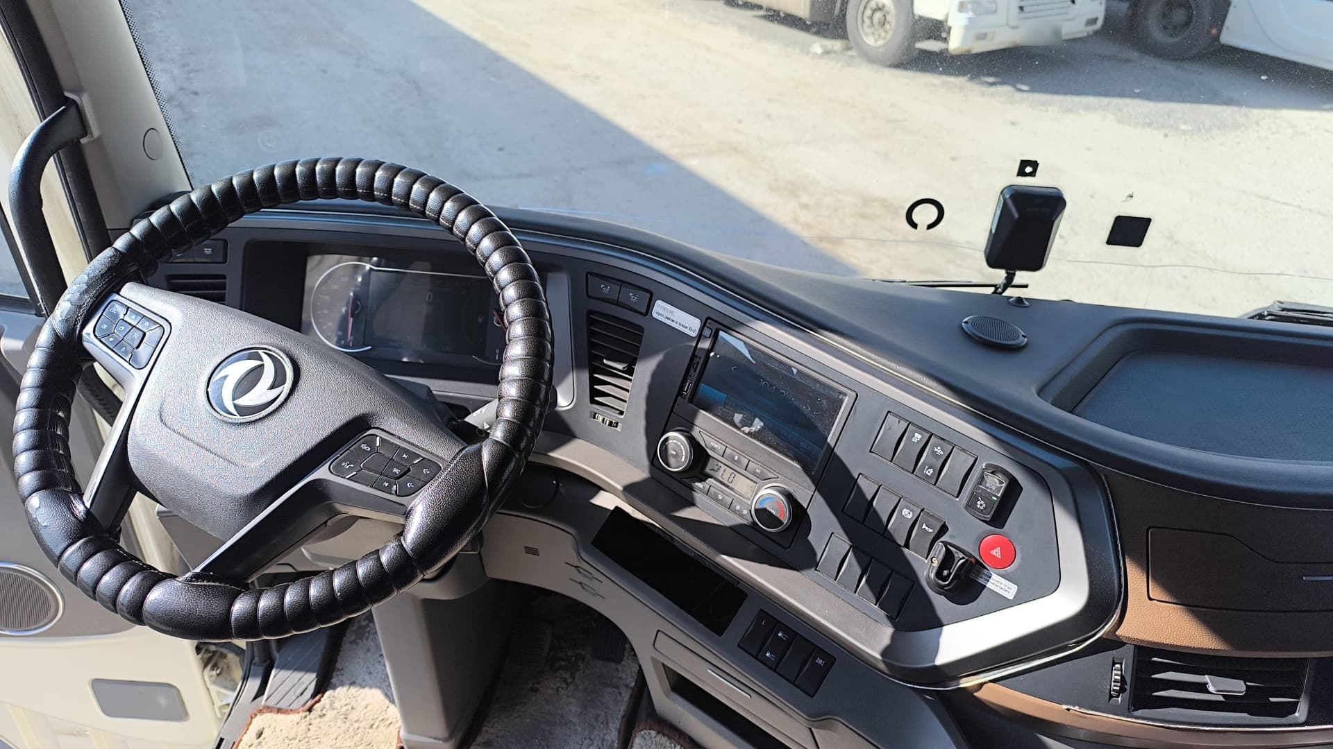 Dongfeng DFH 4x2 Седельный тягач - 5