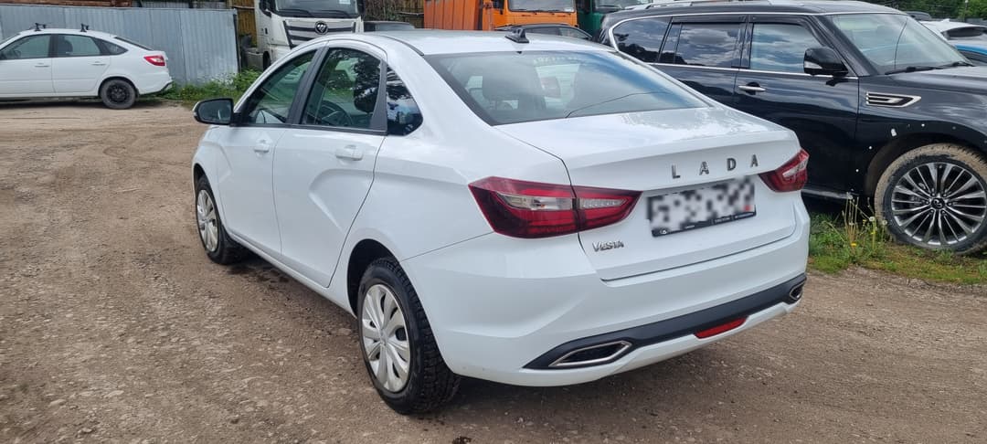 Lada Vesta седан - 4