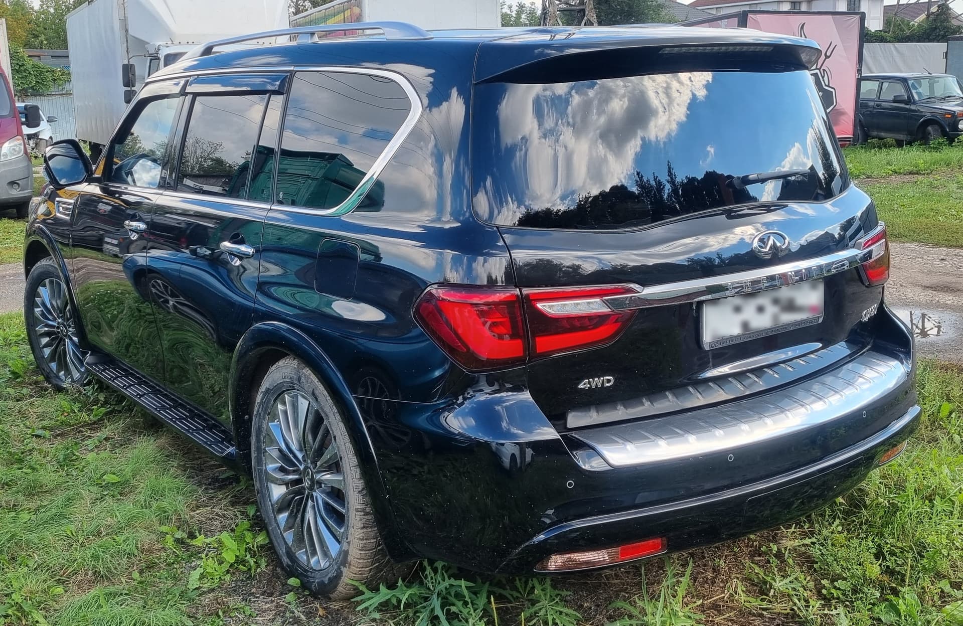 Infiniti QX80 - 4