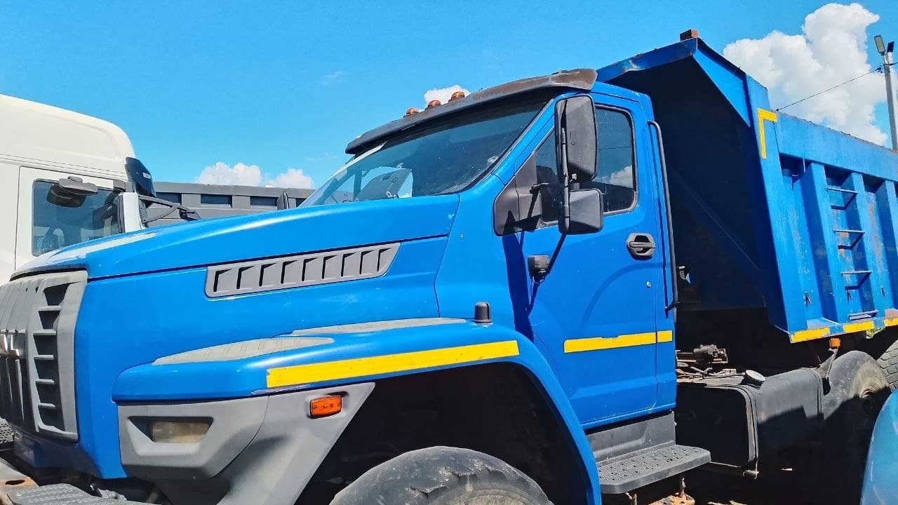 Ural 55571 6x6 Самосвал - 1