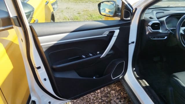 Geely Coolray - 8