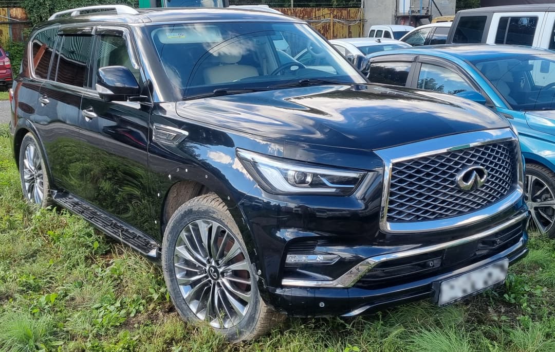 Infiniti QX80 - 2