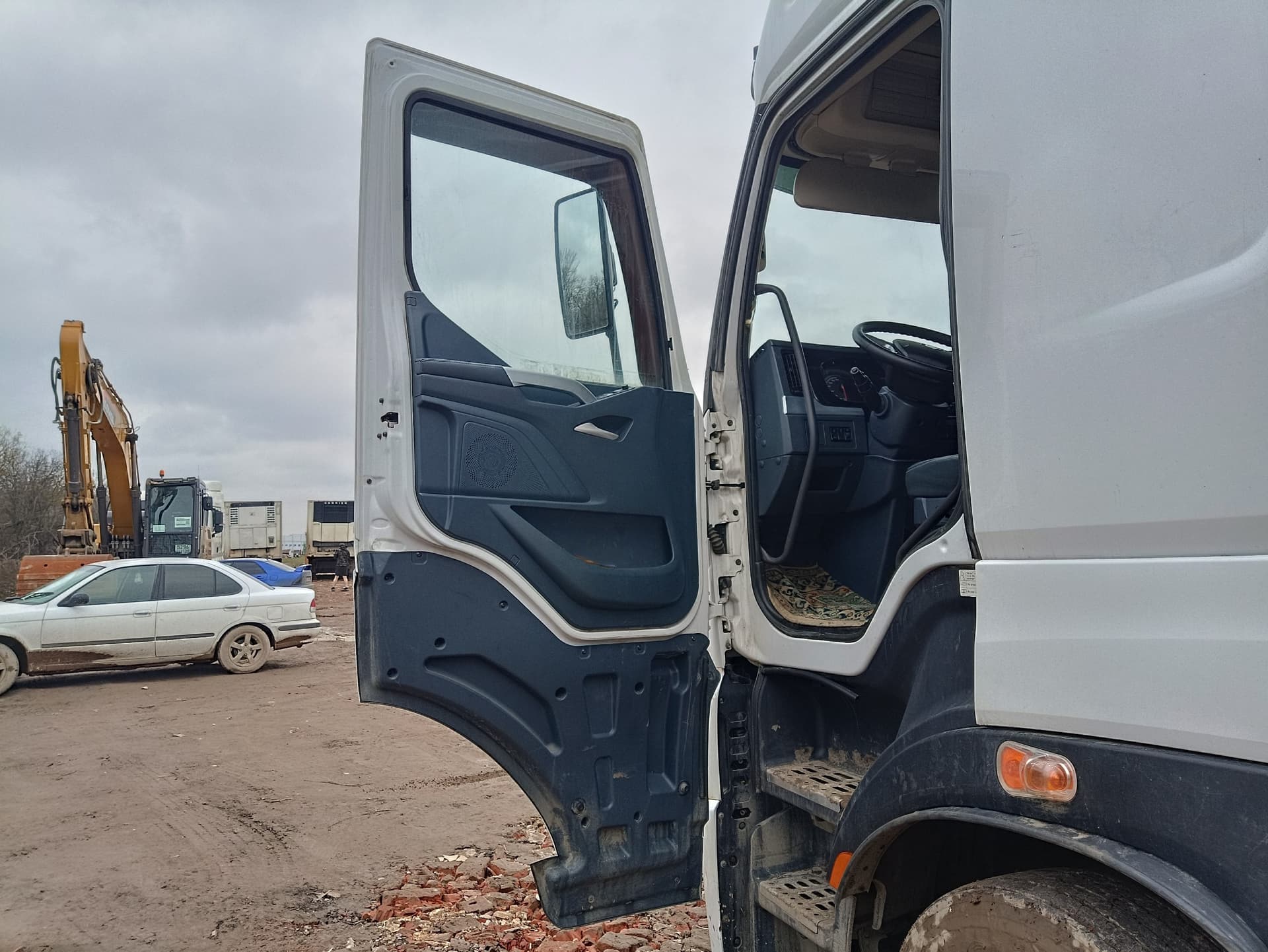 Chenglong LZ4181* 4x2 Седельный тягач - 8