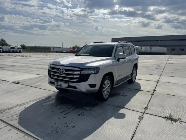 Toyota Land Cruiser 300 - 1