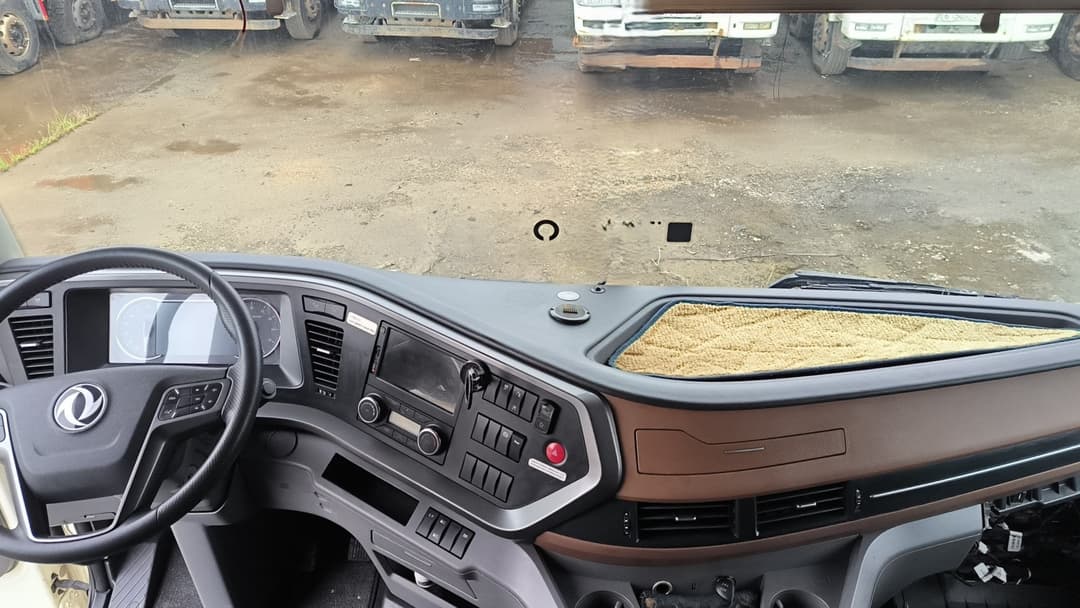 Dongfeng DFH 4x2 Седельный тягач - 5