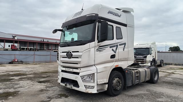 FAW J7 4x2 Седельный тягач - 1