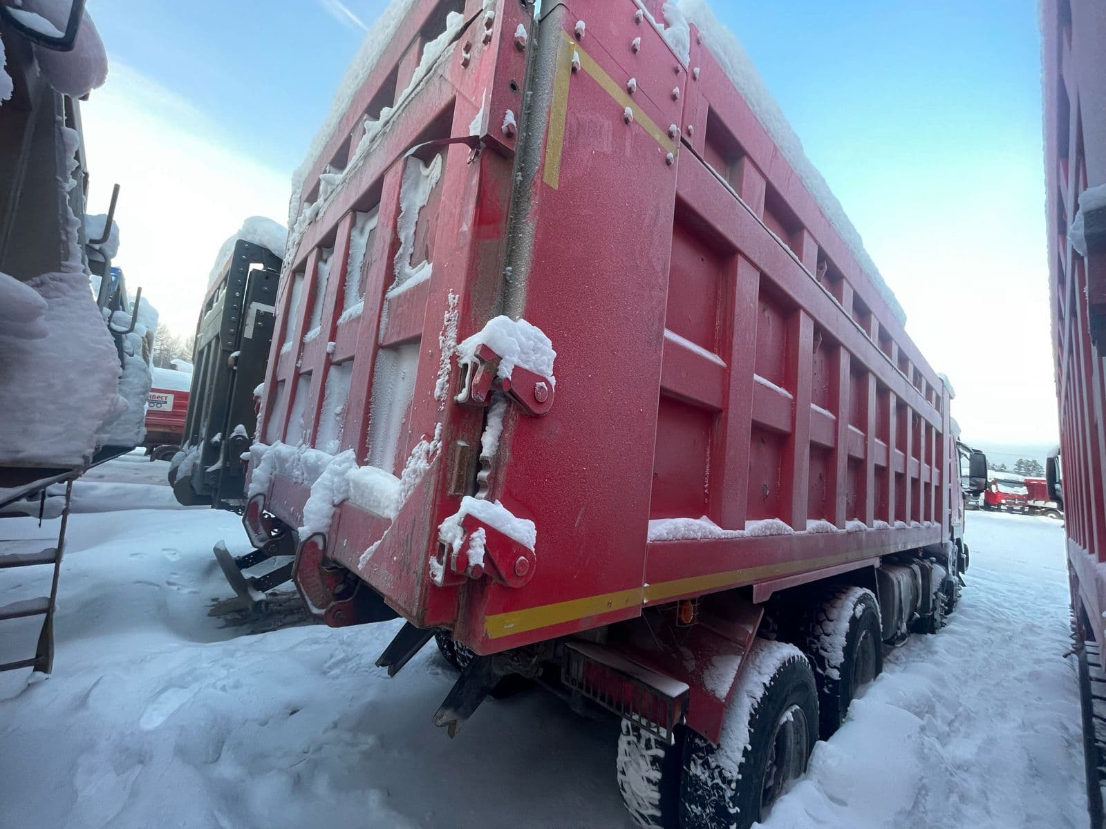 Hongyan CQ* 8x4 Самосвал - 3
