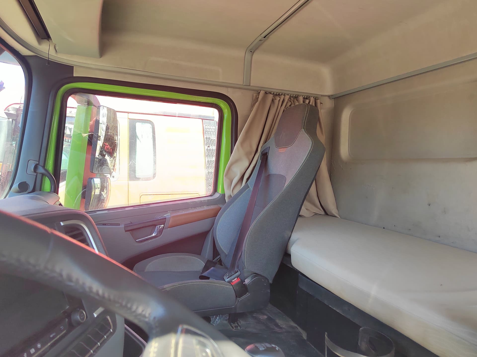 Shacman (Shaanxi) SX* 8x4 Самосвал - 7