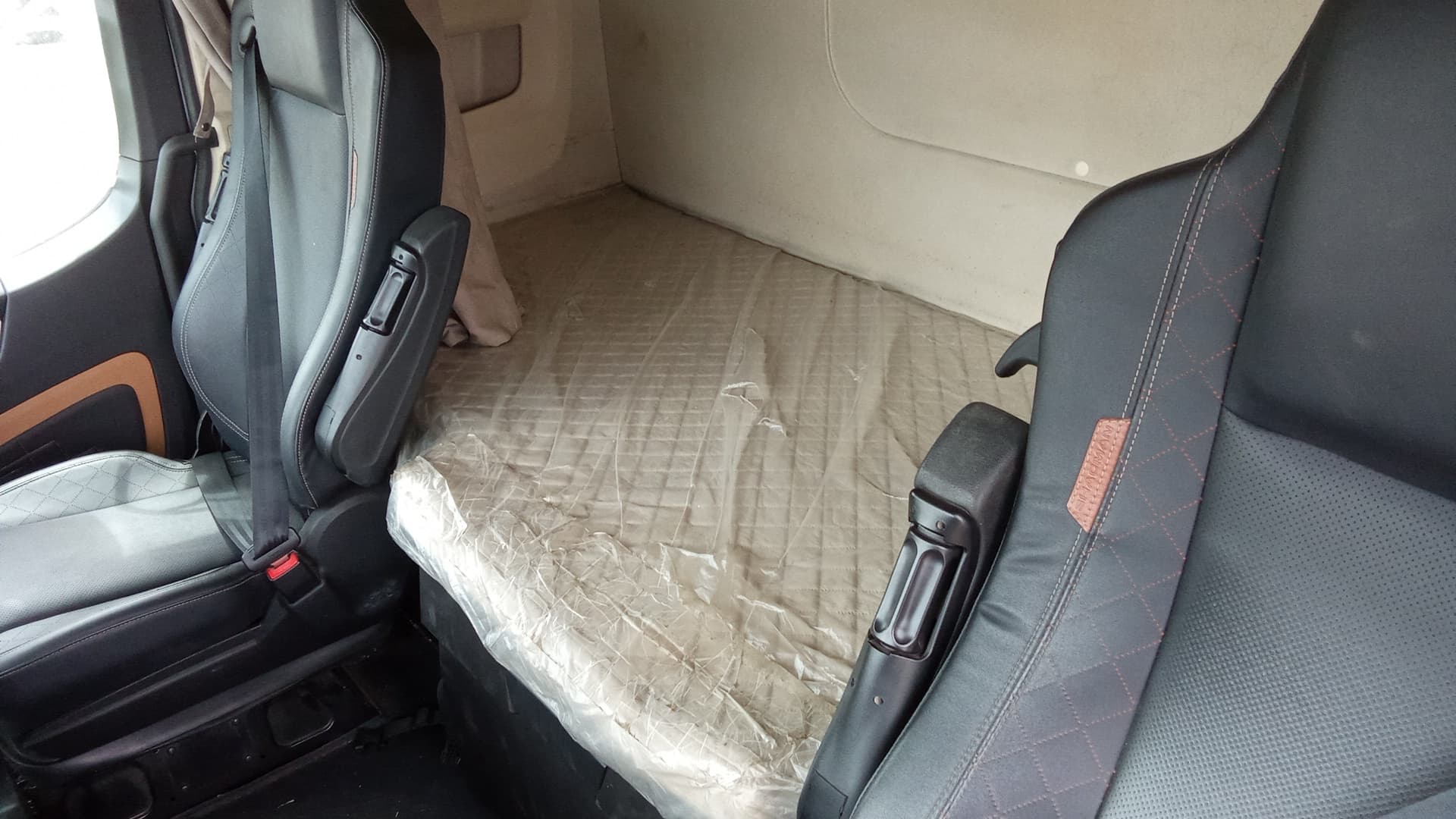Shacman (Shaanxi) SX* 4x2 Седельный тягач - 9