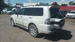 Mitsubishi Pajero - 4