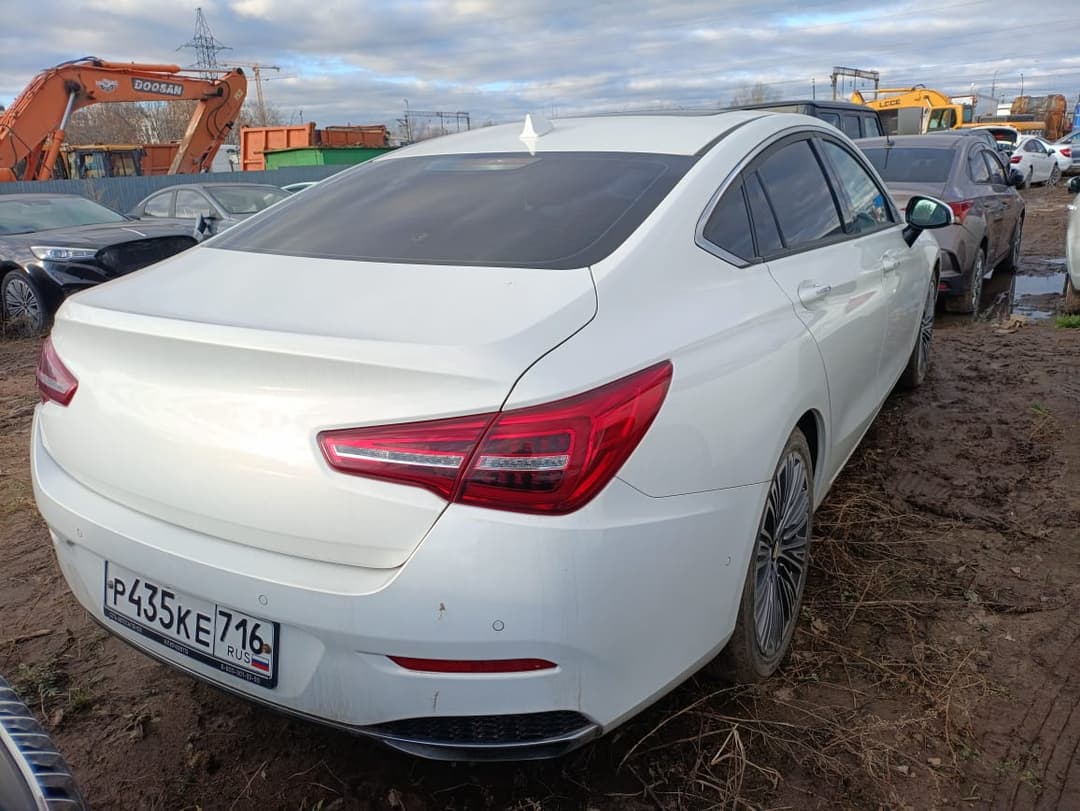 Hongqi H5 - 3