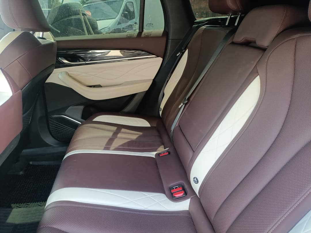 Geely Monjaro - 9