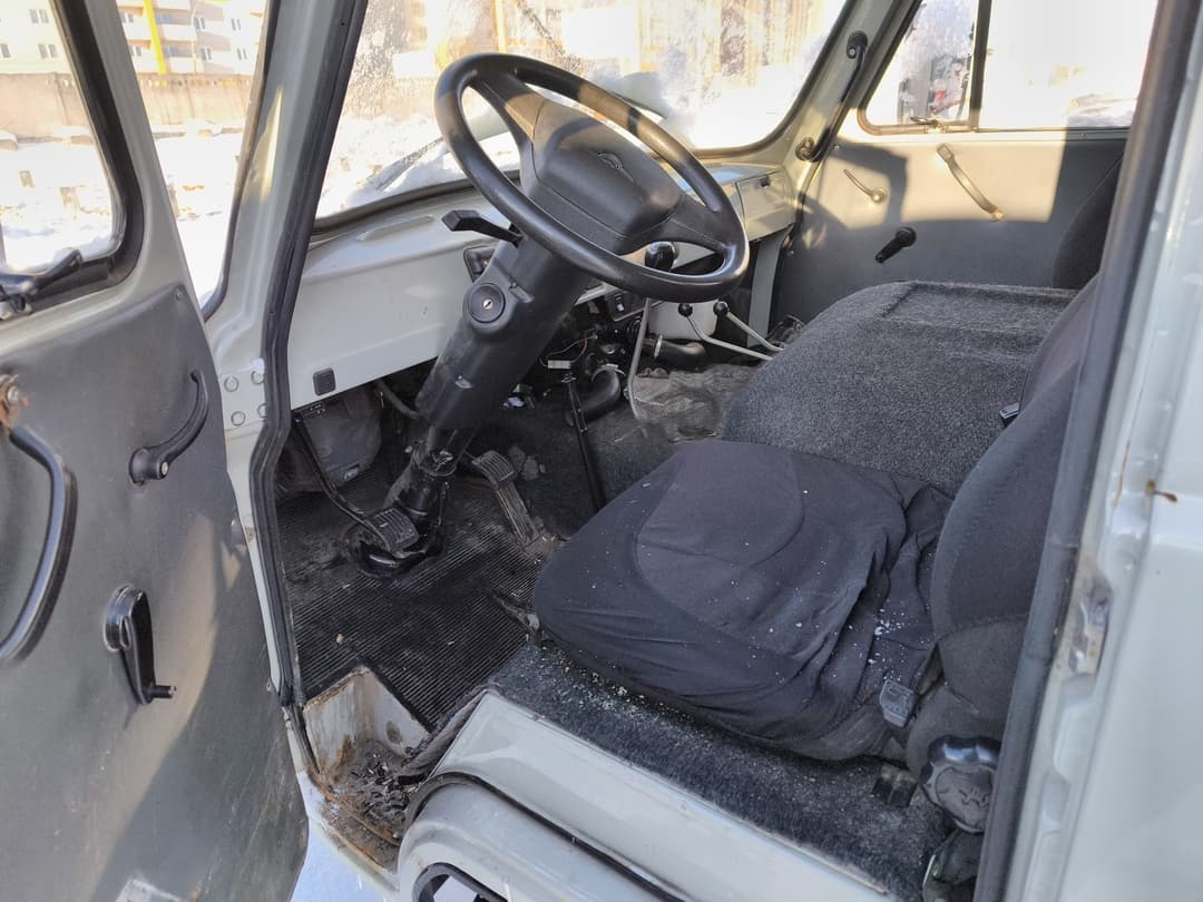 UAZ 3303 Бортовой - 5