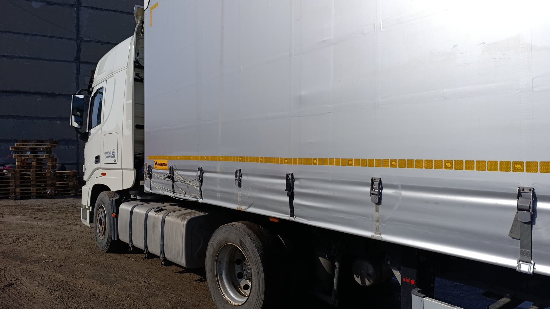 Dongfeng DFH 4x2 Седельный тягач - 4