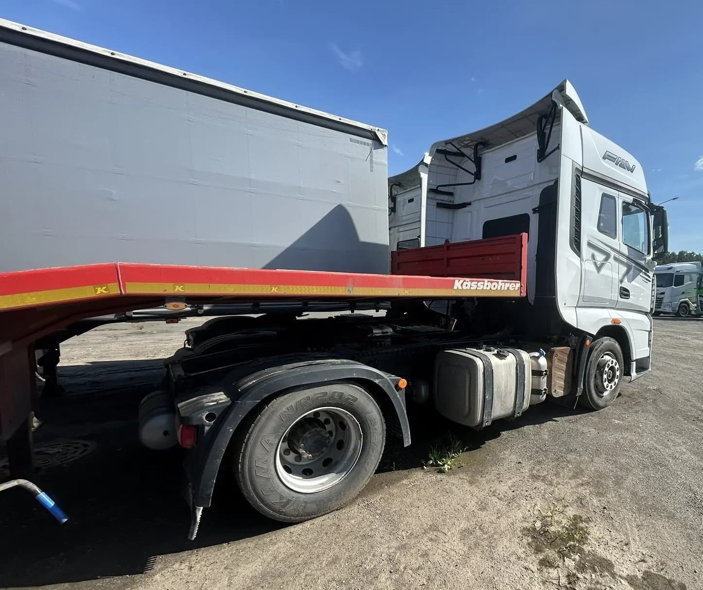 FAW J7 4x2 Седельный тягач - 3
