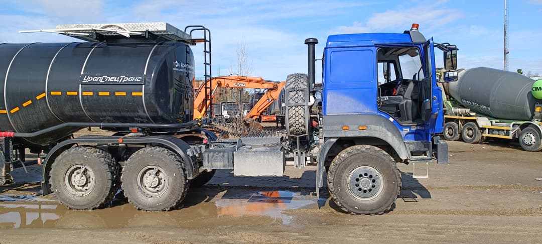 Завод Спецмаш SM* на шасси Ural 44202 6x6 Седельный тягач - 3