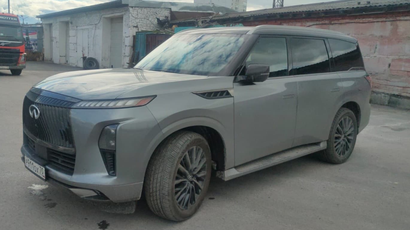 Infiniti QX80 - 1