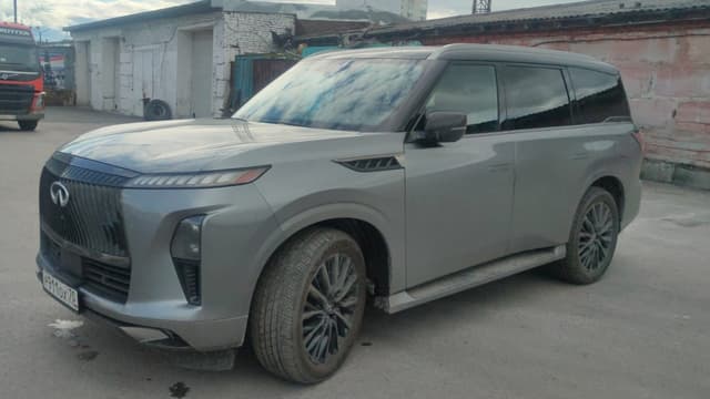 Infiniti QX80 - 1