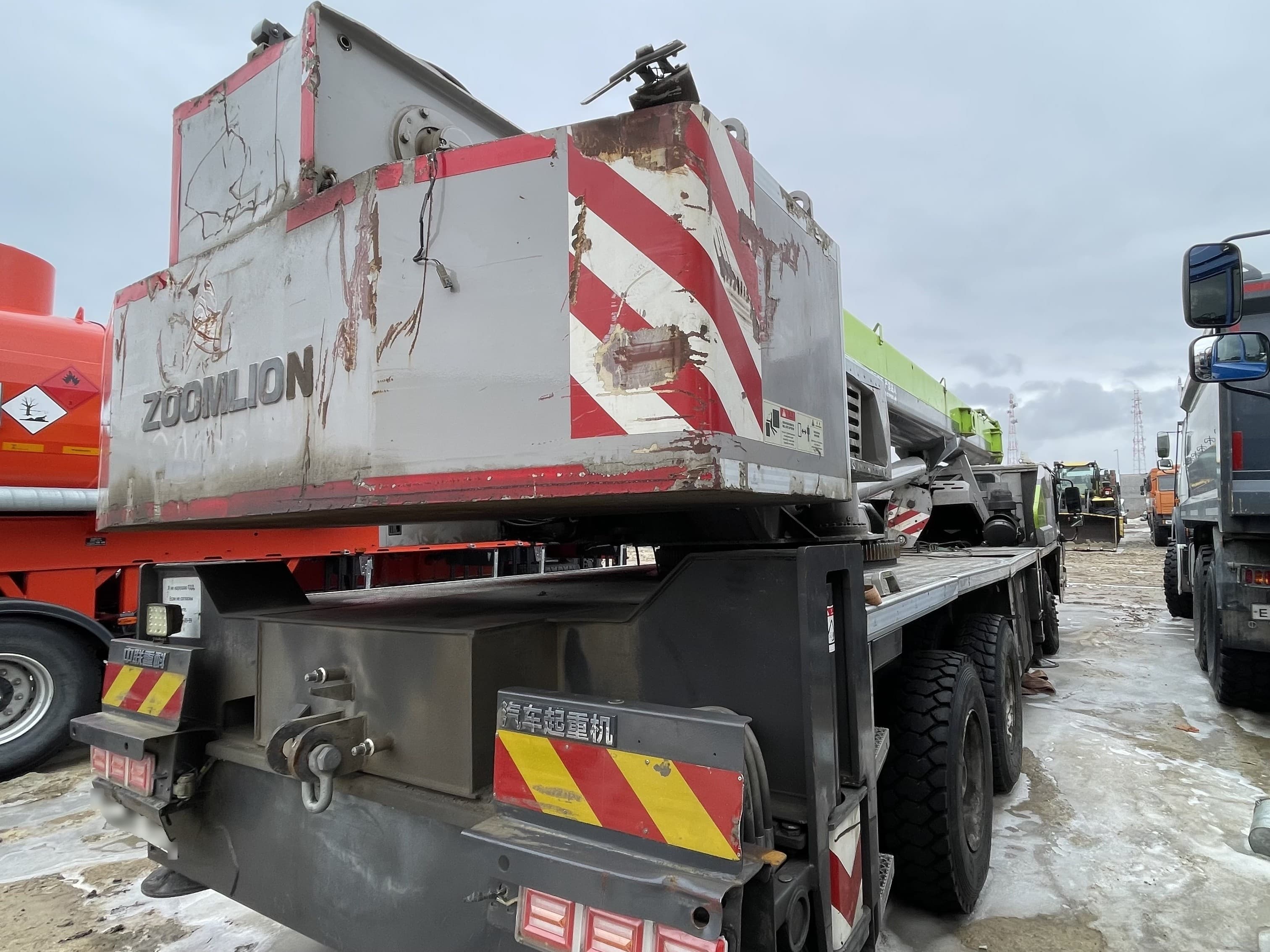 Zoomlion ZTC300 6x4 Автокран - 3