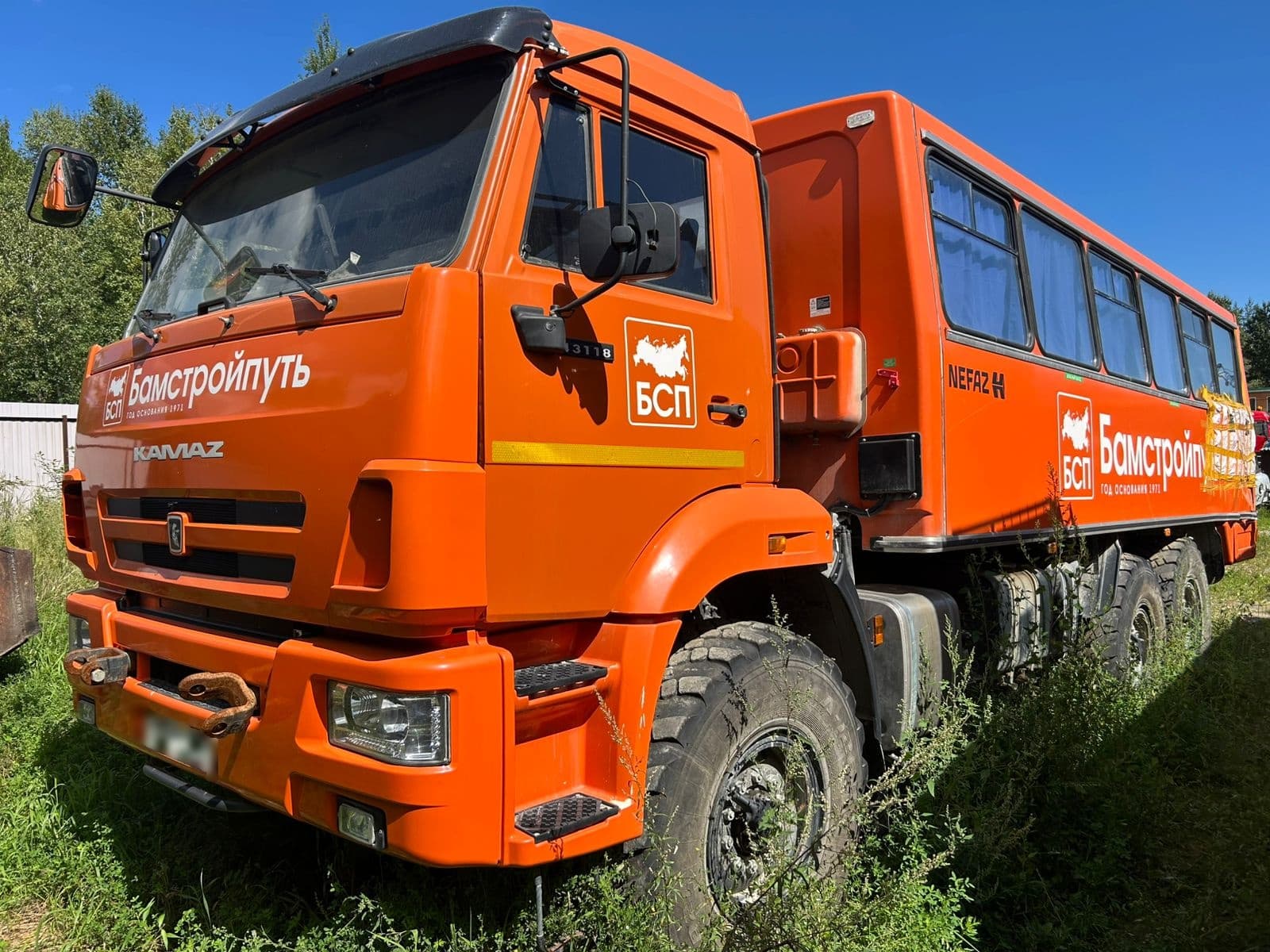 Нефаз 4208* на шасси КамАЗ 43118 6x6 Вахтовый автобус - 1