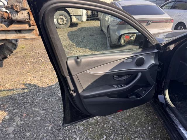 Mercedes-Benz E седан - 8
