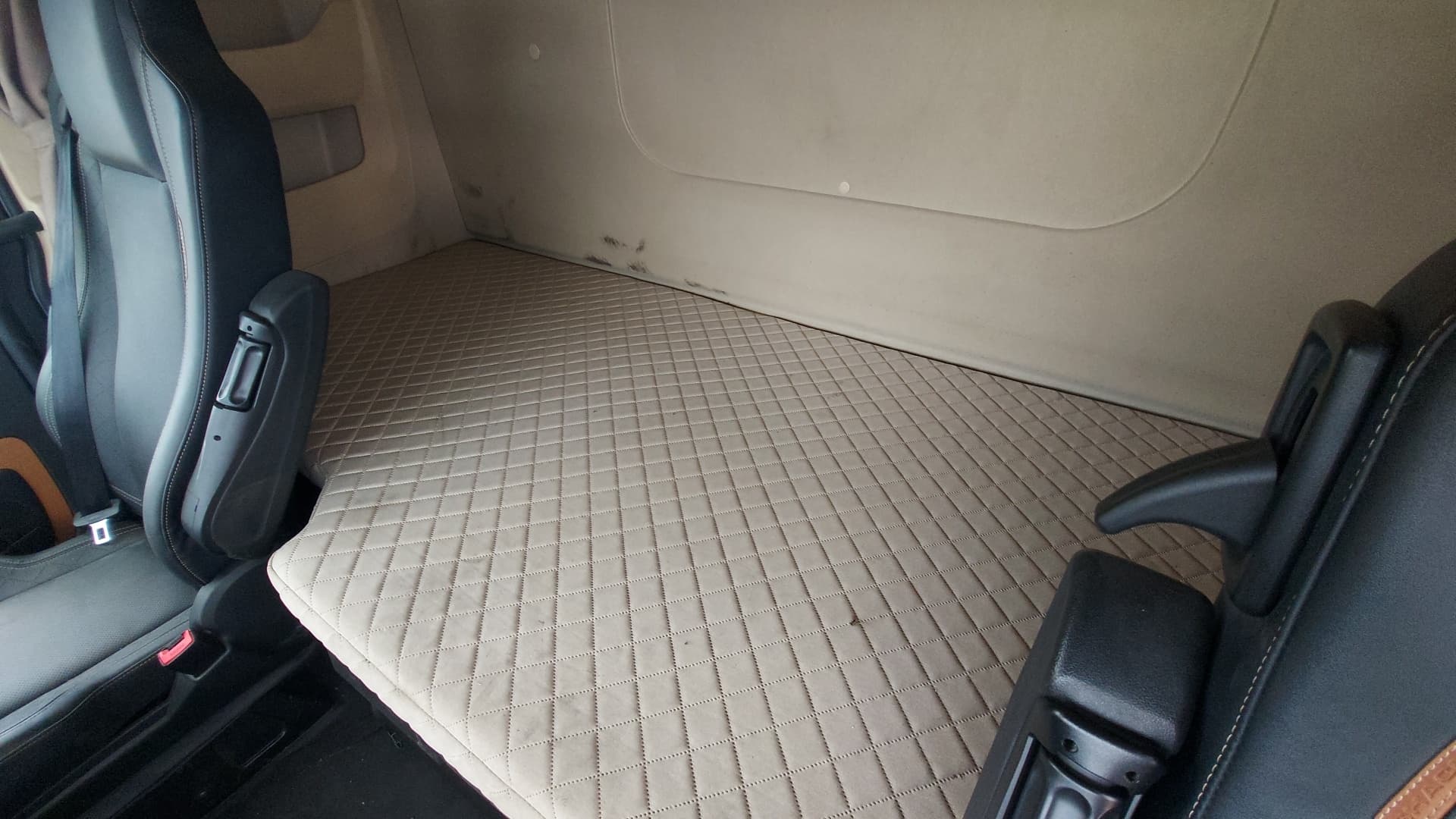 Shacman (Shaanxi) SX* 4x2 Седельный тягач - 9