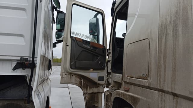 Dongfeng DFH 4x2 Седельный тягач - 8