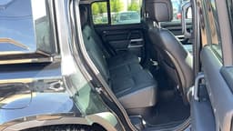 Land Rover Defender 110 - 9