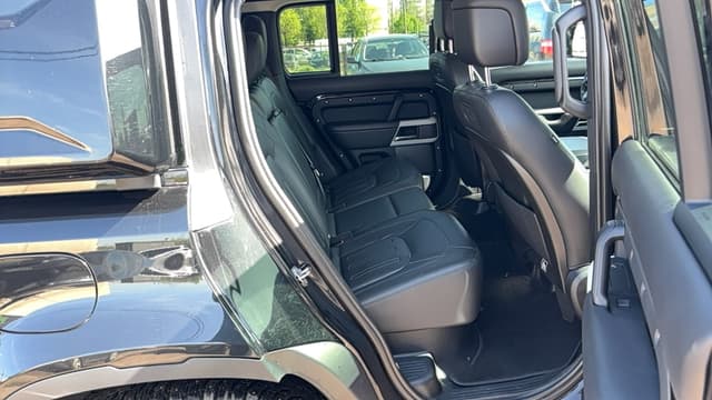 Land Rover Defender 110 - 9