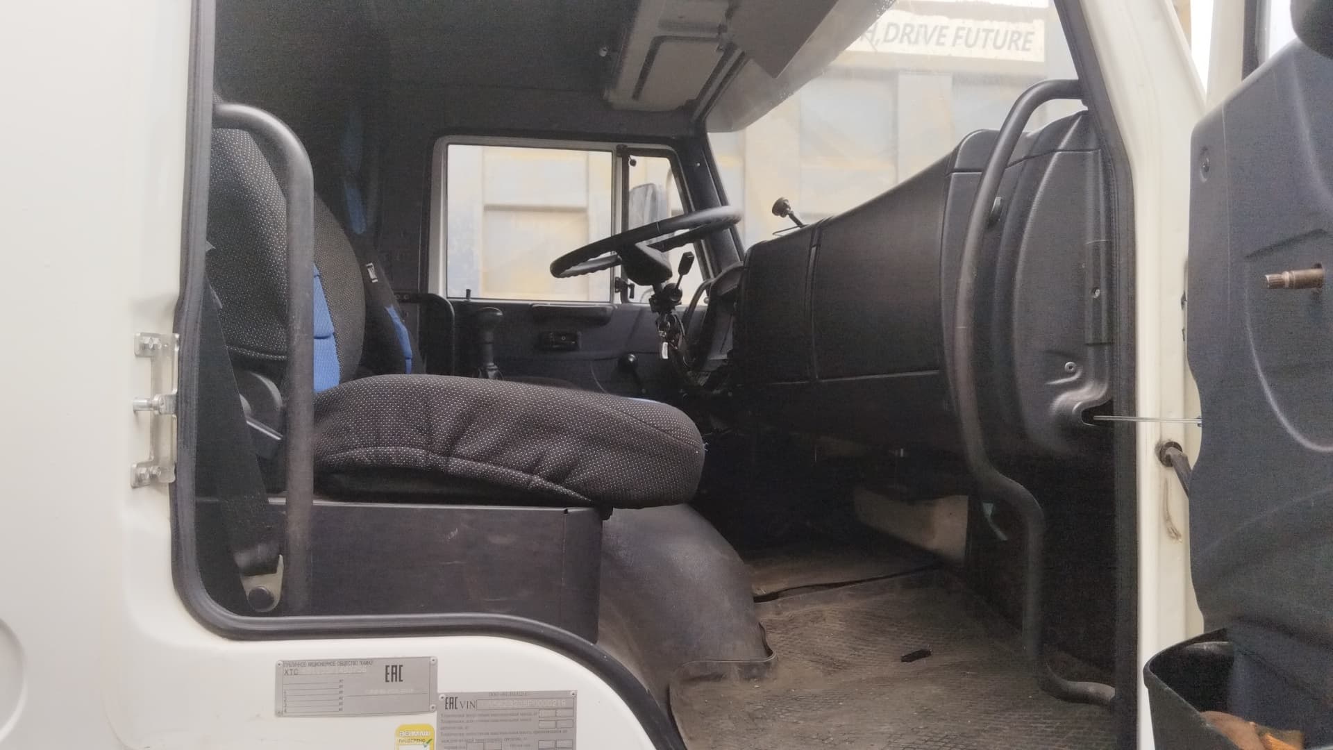 Камаз 65115 6x4 Бортовой с КМУ - 5