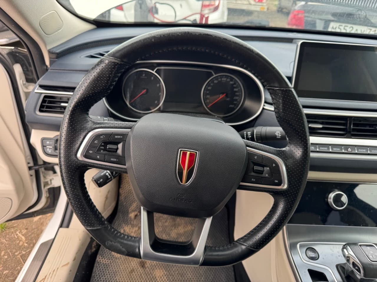 Hongqi H5 - 6